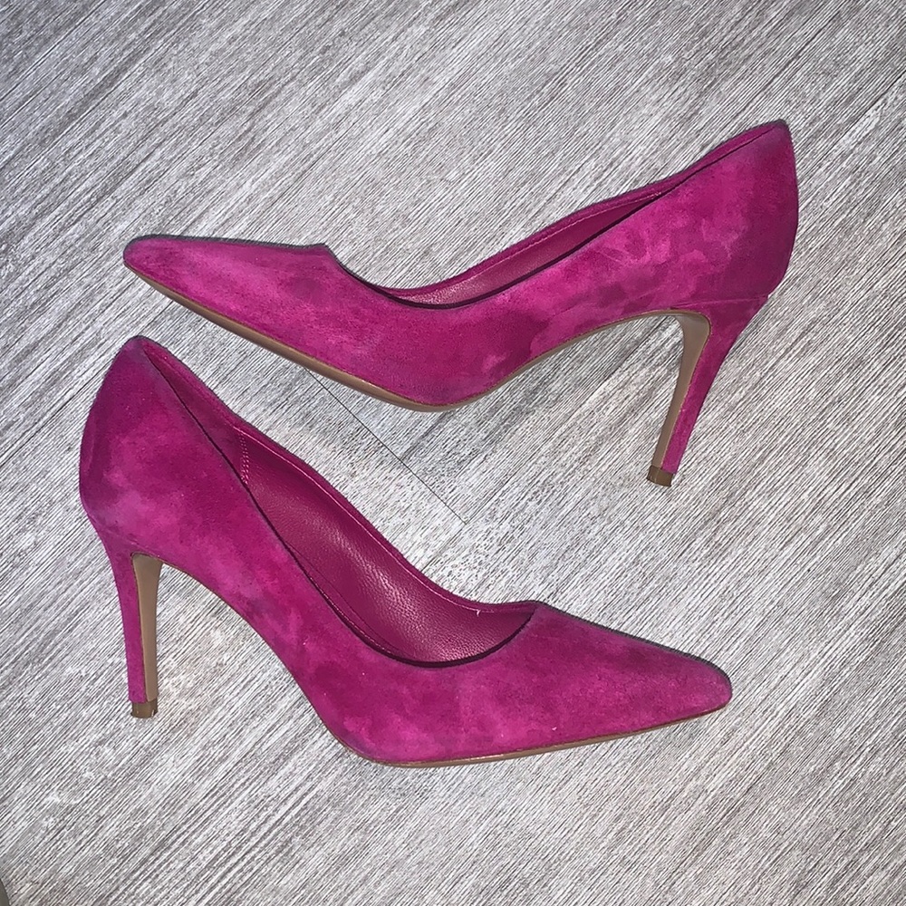 Elie Tahari suede fuchsia pumps size 7